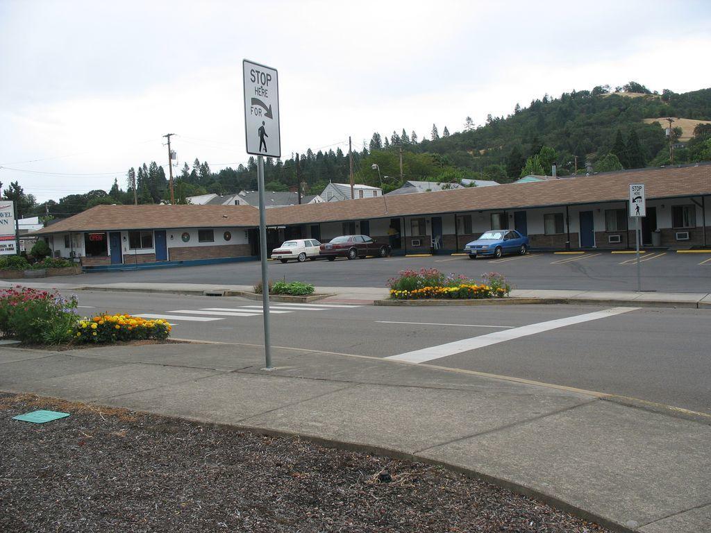 Travel Inn Roseburg Kültér fotó